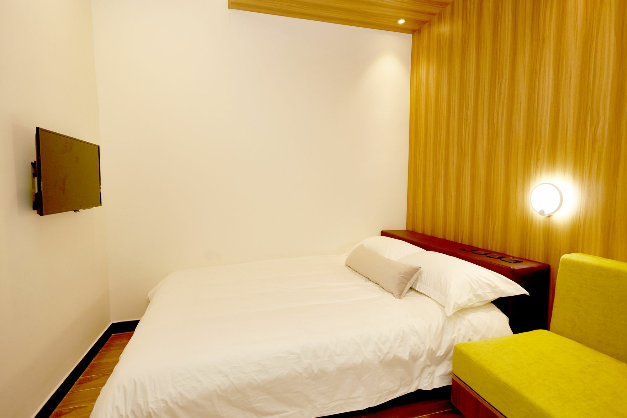 Meego Youth Hotel *